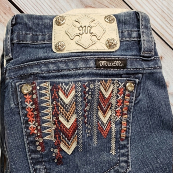 Miss Me Jeans with Southwestern Design Pockets Sz 27. Womens. - Picture 3 of 9